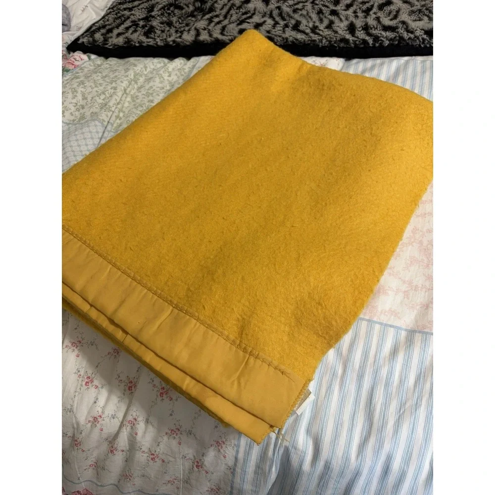 Vintage Blanket Soft GoldYellow Woven Acrylic Satin Trim Blanket 70 x 88